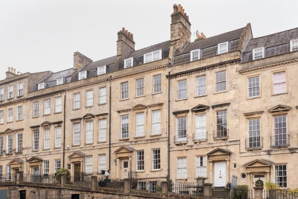 Stylish Central Apartment With Parking - Garden And Workspace バース エクステリア 写真