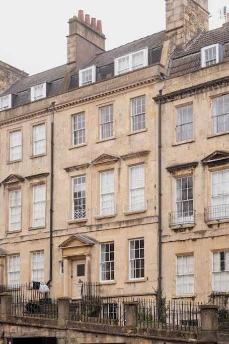 Stylish Central Apartment With Parking - Garden And Workspace バース エクステリア 写真